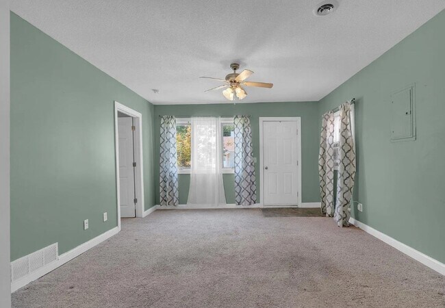 Building Photo - Great one bedroom - Located in Rock Island