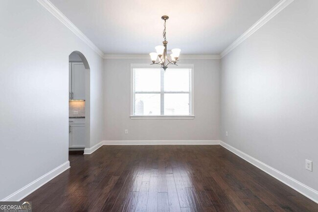 Building Photo - 330 La Perla Dr