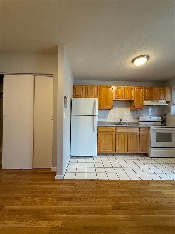 Building Photo - 565 Hyde Park Ave