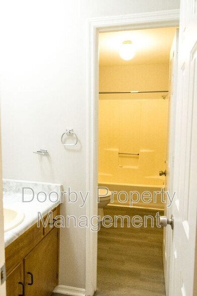 Building Photo - 18 S Germantown Rd