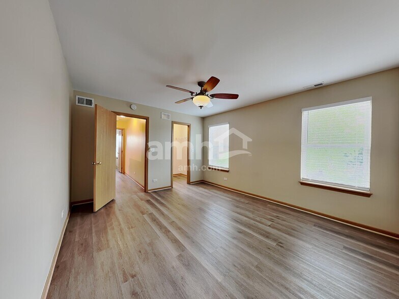Building Photo - 560 S Annandale Dr