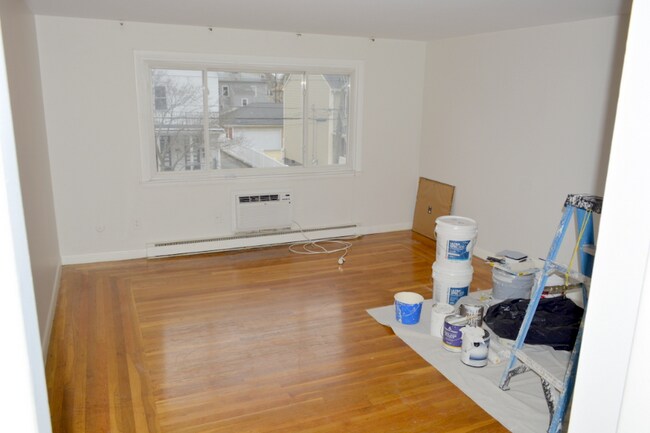 Building Photo - 145 Magnolia St