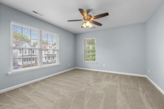 Building Photo - 426 W 28th St