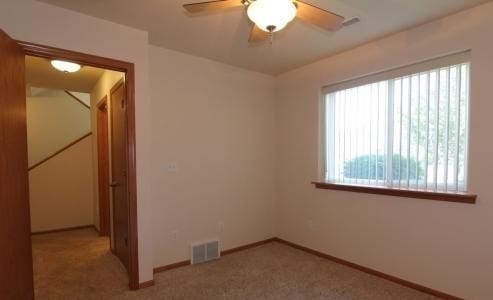 Building Photo - 3 bedroom, 2 bath Townhome in North Liberty