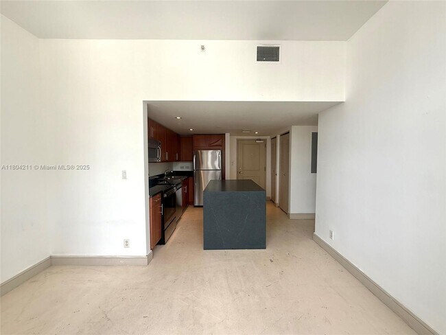 Building Photo - 111 E Flagler St
