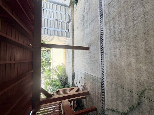 Building Photo - 374 Cator Ave