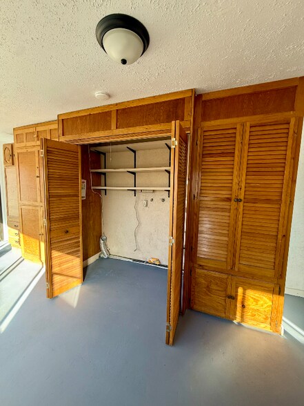 Building Photo - 1120 Ave H-6