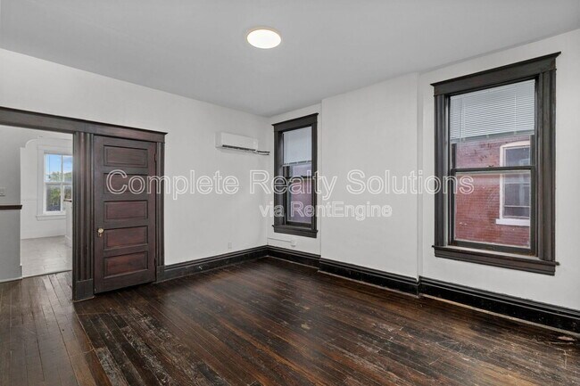 Building Photo - 2042 Russell Blvd
