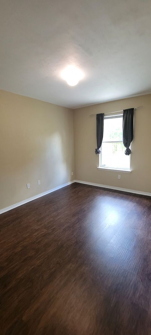Building Photo - 3 bedroom/2 bath in Palm Grove
