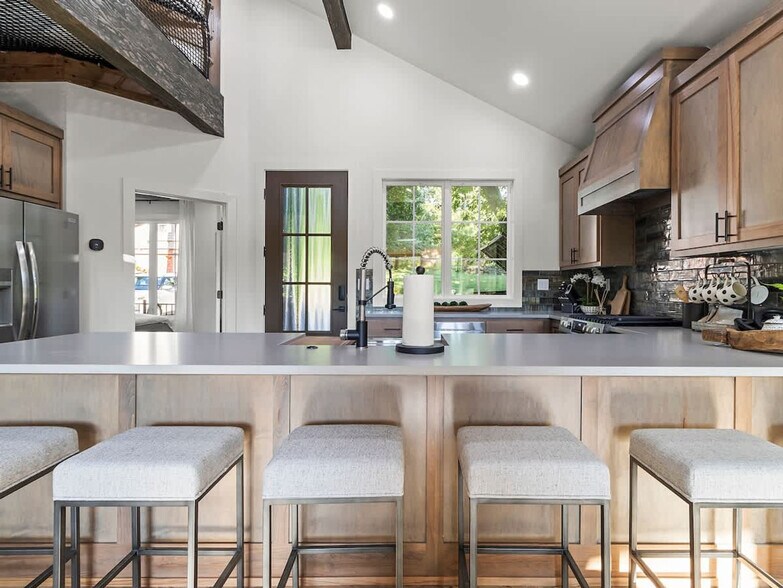 Building Photo - 2104 Almand Dr