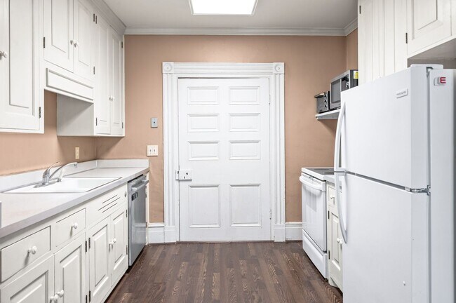 Building Photo - Charming 4BE/3BA Home in Historic Downtown Franklin!