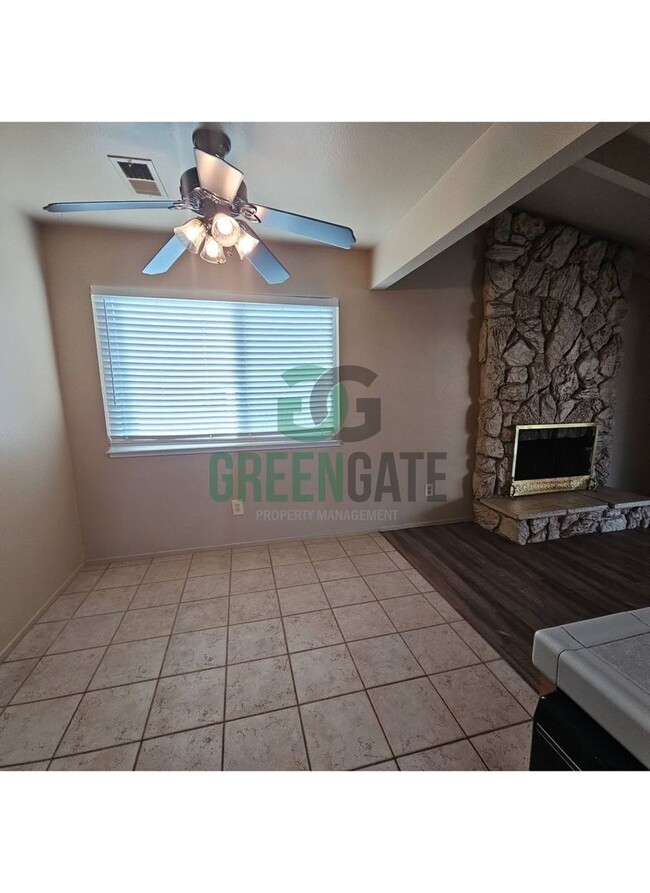 Building Photo - 3 Bedroom 2 Bath Modesto home available!!