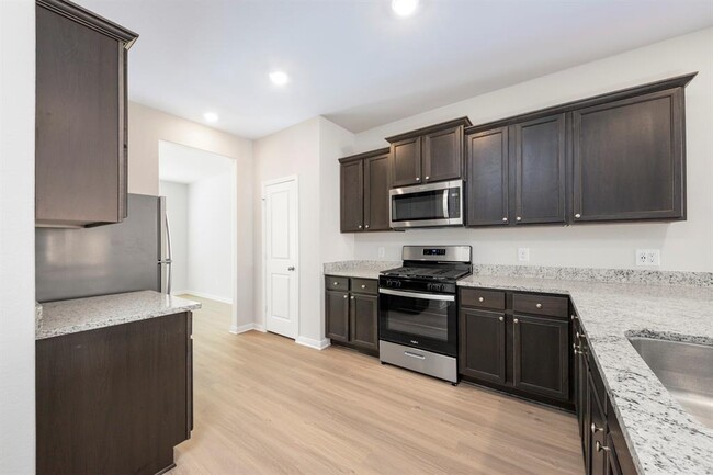 Building Photo - 15403 Maple Ter Dr