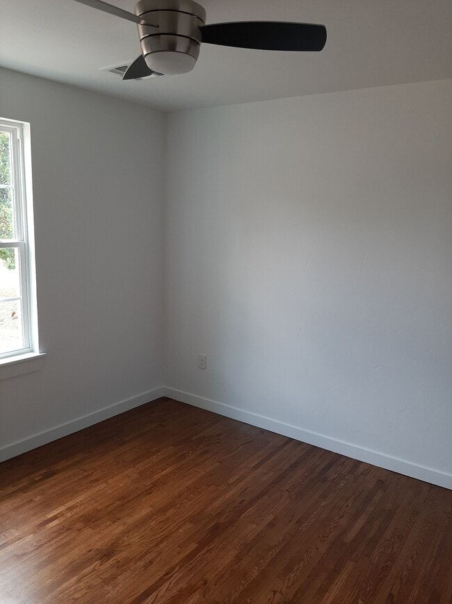 Building Photo - 322 S Arrington Dr