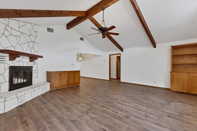 Building Photo - 850 Mission Hills Dr