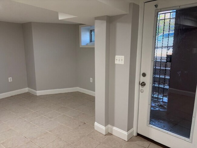 Building Photo - 2831 11th St NW