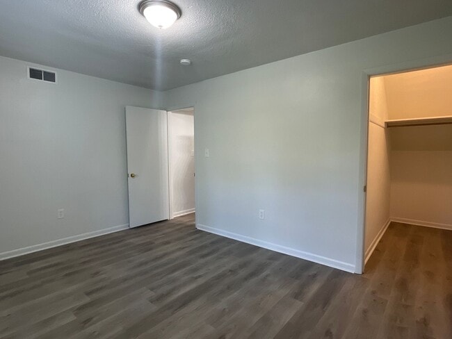 Building Photo - Carefree