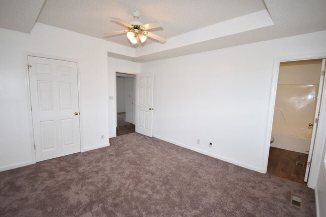 Building Photo - 3 Bedroom Home For Rent Near Post!