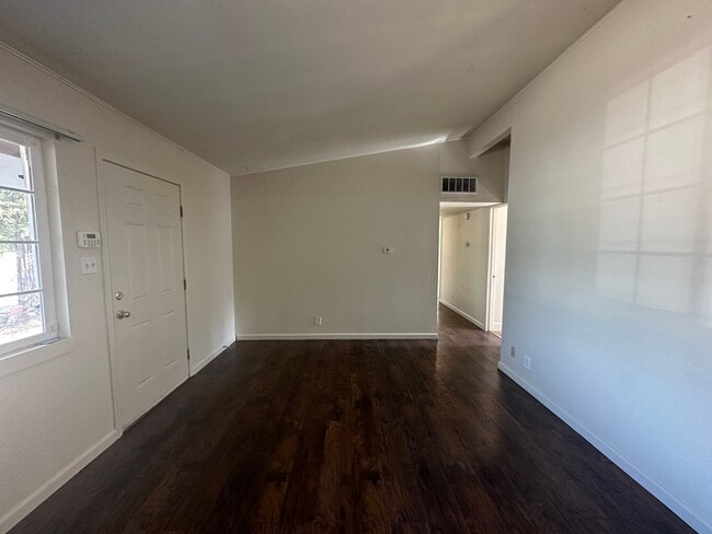 Building Photo - 1316 Thorsen Ave