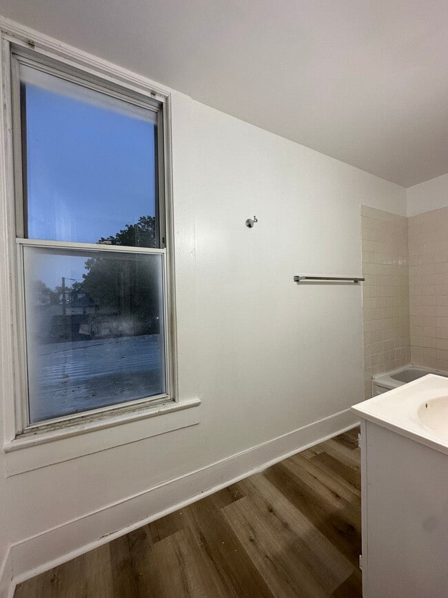 Building Photo - 1404 Grove St