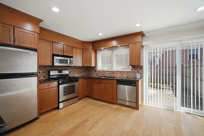 Building Photo - 1155 Dickinson St