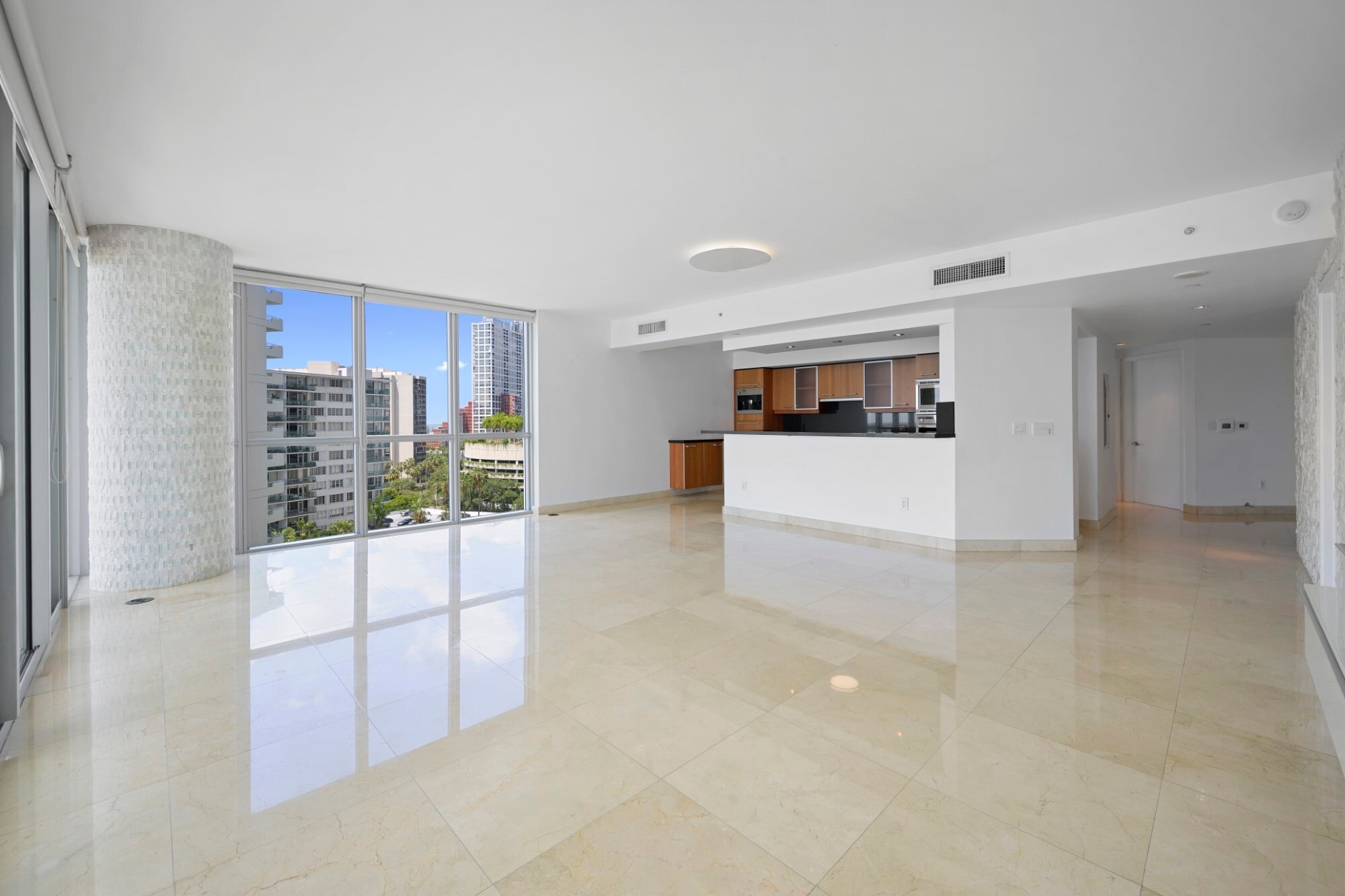 Building Photo - 1331 Brickell Bay Dr