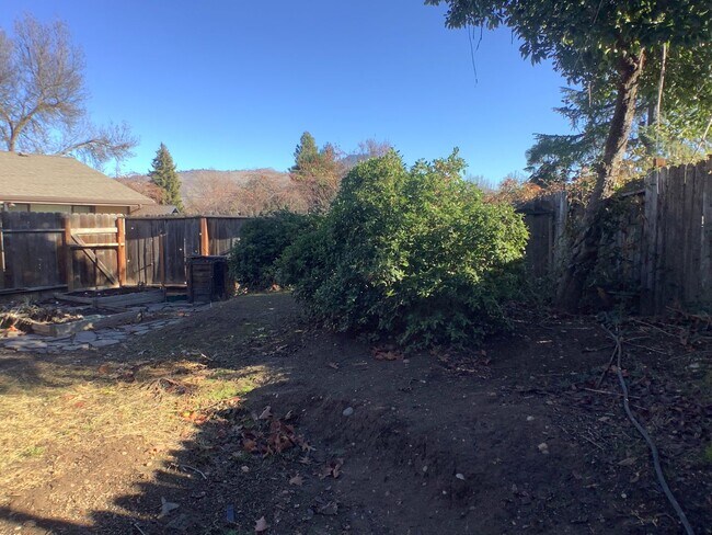 Building Photo - One bed/One bath cottage in East Medford | Available Now