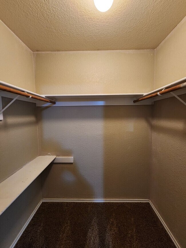 Building Photo - Roomy 3 Bedroom Duplex In S. Fort Worth