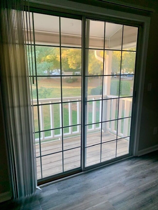 Building Photo - Adorable 2 bedroom 1 bath Condominium in C...