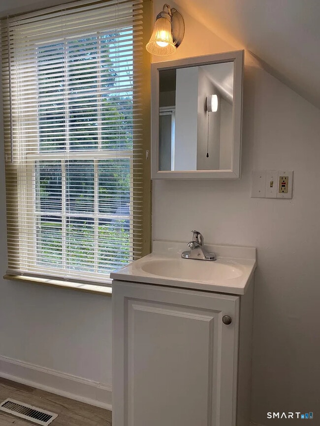 Building Photo - 44 Wolfpits Rd.