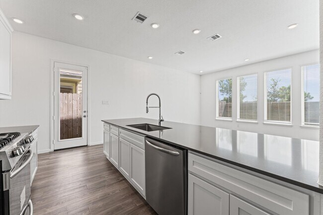 Building Photo - 5667 Foggy Vine Ct