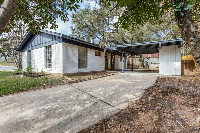 Building Photo - 400 Cherry Hill Dr