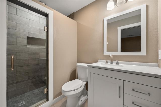 Building Photo - 5806 Village Glen Trail