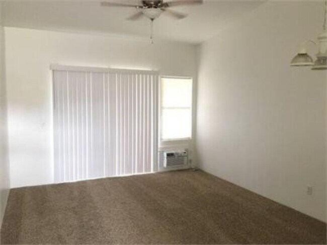 Building Photo - Beautiful 2 bed/2 bath Condo at Viewpointe...