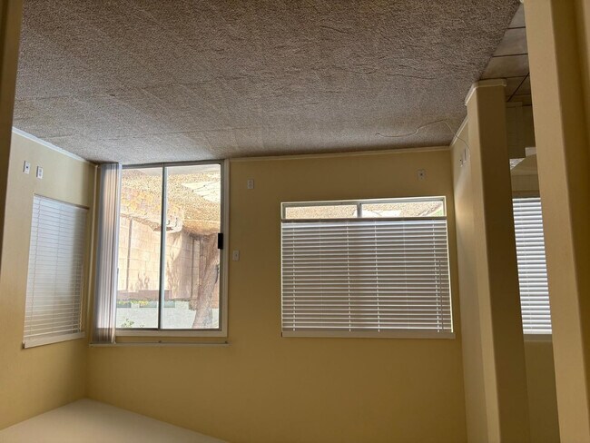Building Photo - 4740 E Bighorn Ave
