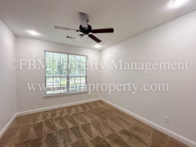 Building Photo - 1203 N Clay St