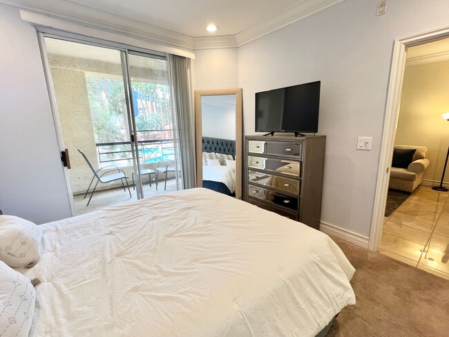 Building Photo - Meridian FURNISHED 2 BDR /2 BATH Luxury Co...