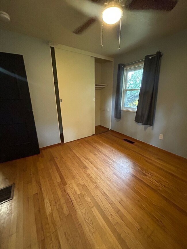 Building Photo - Charming 3 Bedroom Brick Ranch in Park Forest