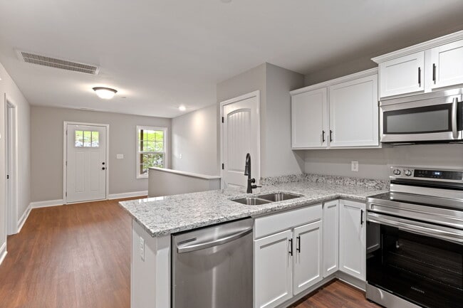 Building Photo - 2645 UNIT B Bell St