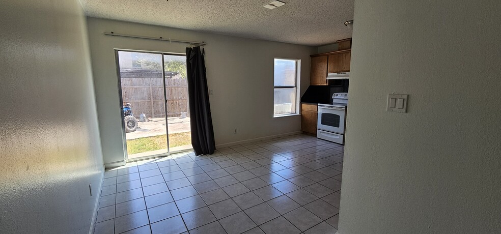 Kitchen - 3308 Ivy Ave