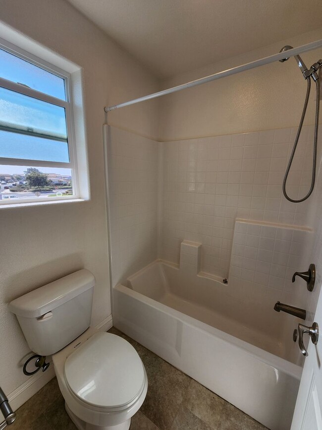 Building Photo - 231 Ninos Dr