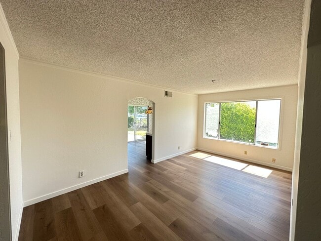 Building Photo - Benicia House in a Desired Location
