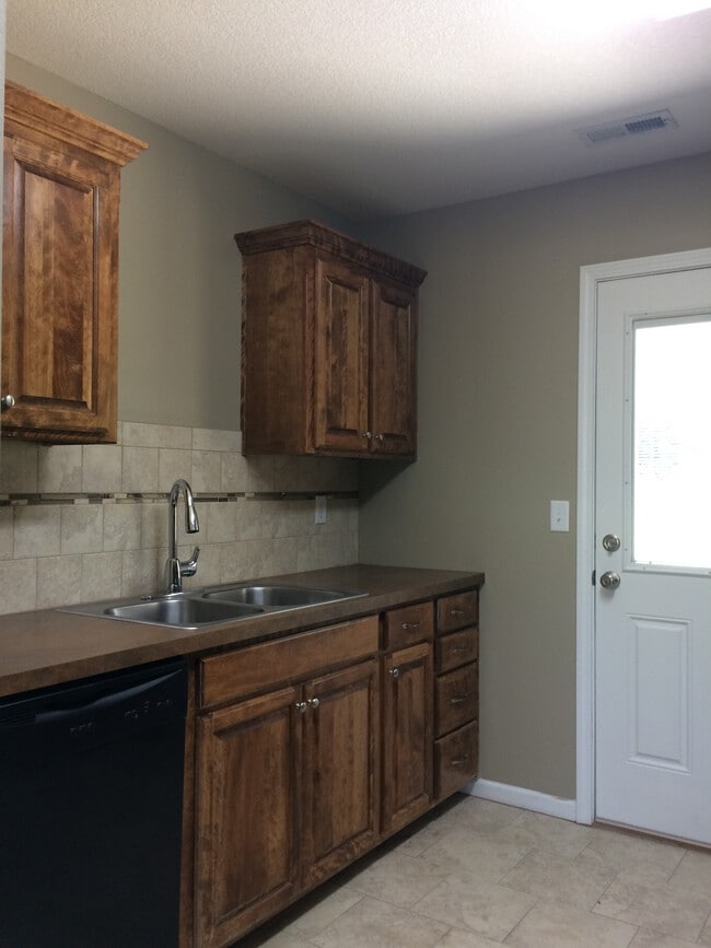 Building Photo - 610 A W Market St