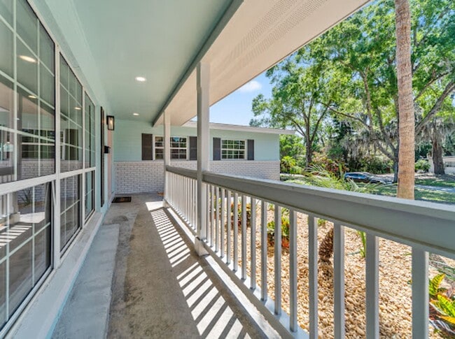 Building Photo - Completely Renovated 3/2 in Lake Conway Es...