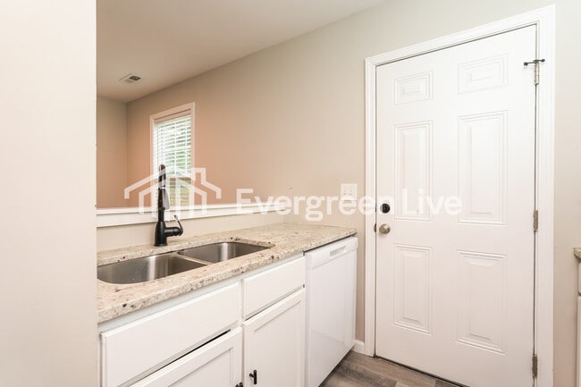 Building Photo - 518 Harper St