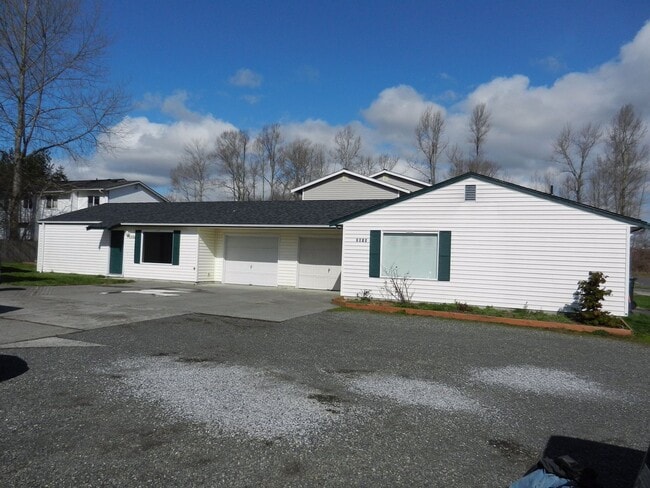 Primary Photo - 2 Bedroom 1 Bathroom Duplex in Bellingham