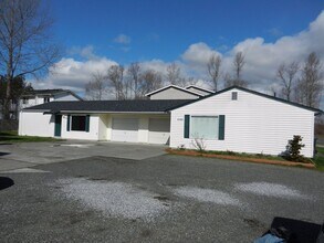 Building Photo - 2 Bedroom 1 Bathroom Duplex in Bellingham