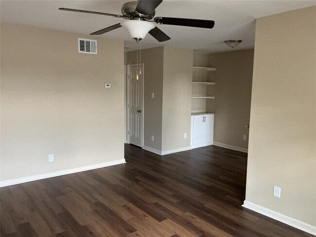 Building Photo - 5550 N Braeswood Blvd