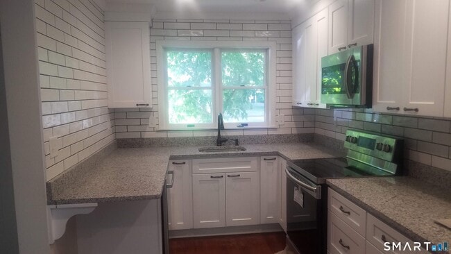 Building Photo - 6 Timberline Dr