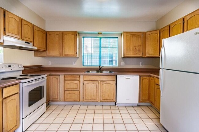 Building Photo - Beautiful and Spacious 3BR 2BA Home w/ Courtyard • Fenced Yard • Cul-de-sac in Tucson